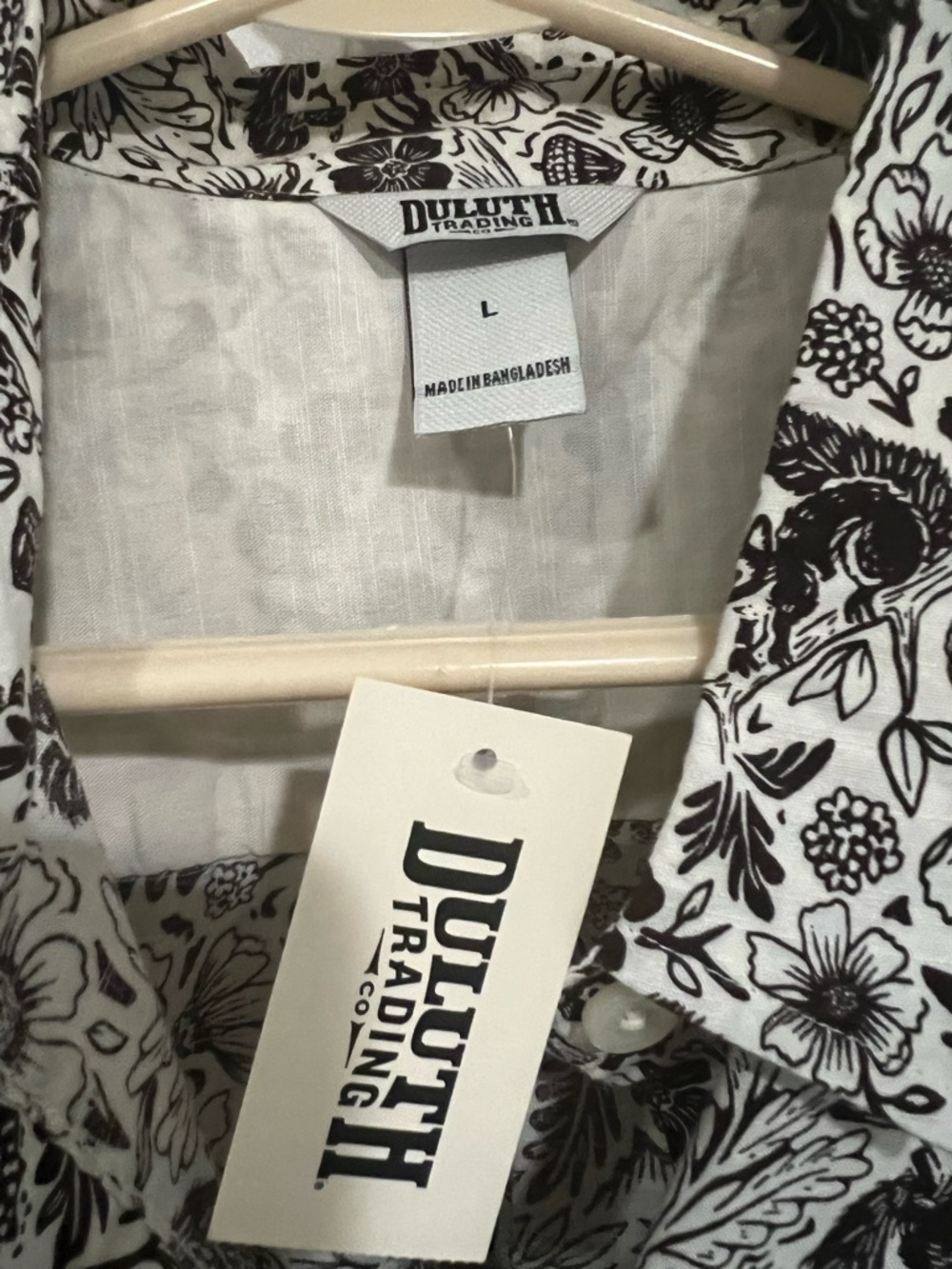 Duluth Trading Co White Shirt with Black Floral Print Collar Chic-Nic - Picture 2 of 3
